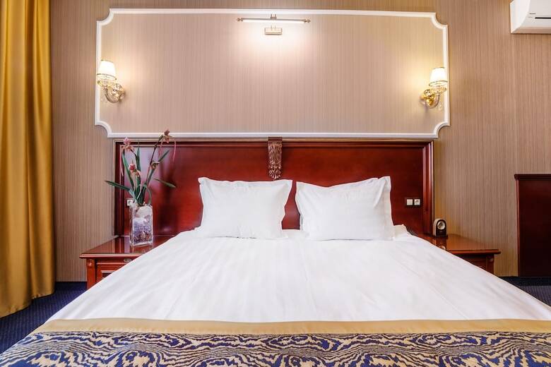 Hotel Dinastiya
