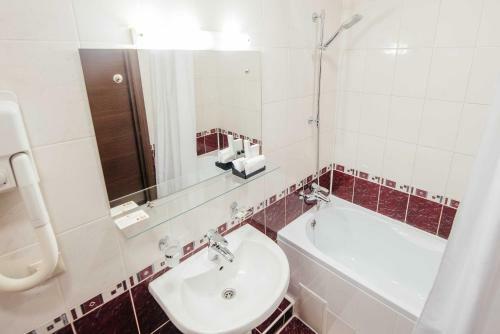 Avrora Business Hotel And Spa