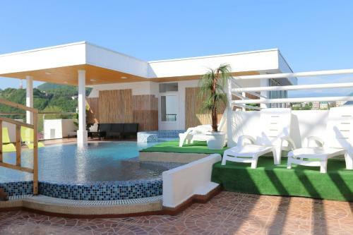 Laza Hall Hotel