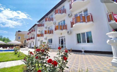 Hostal More Y Nas Guest House
