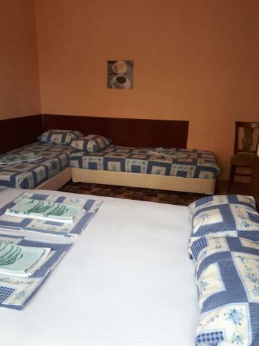 Hostal Guesthouse Lotos