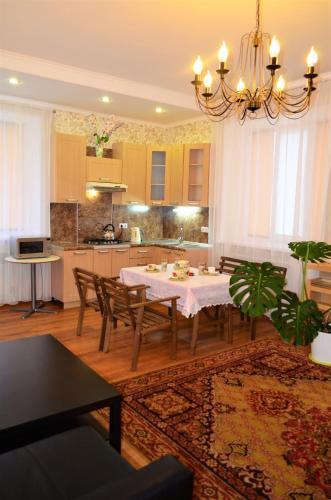 Apartamento Guest House On Malyshevskaya 109