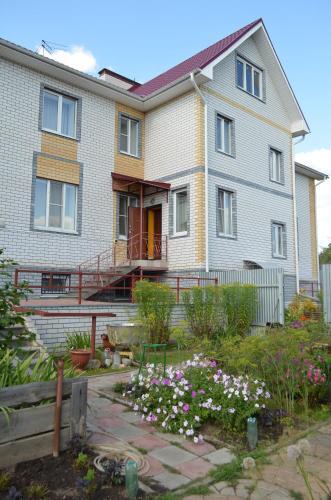 Apartamento Guest House On Malyshevskaya 109