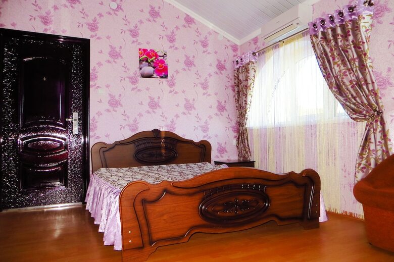 Hostal Kavkaz Hotel