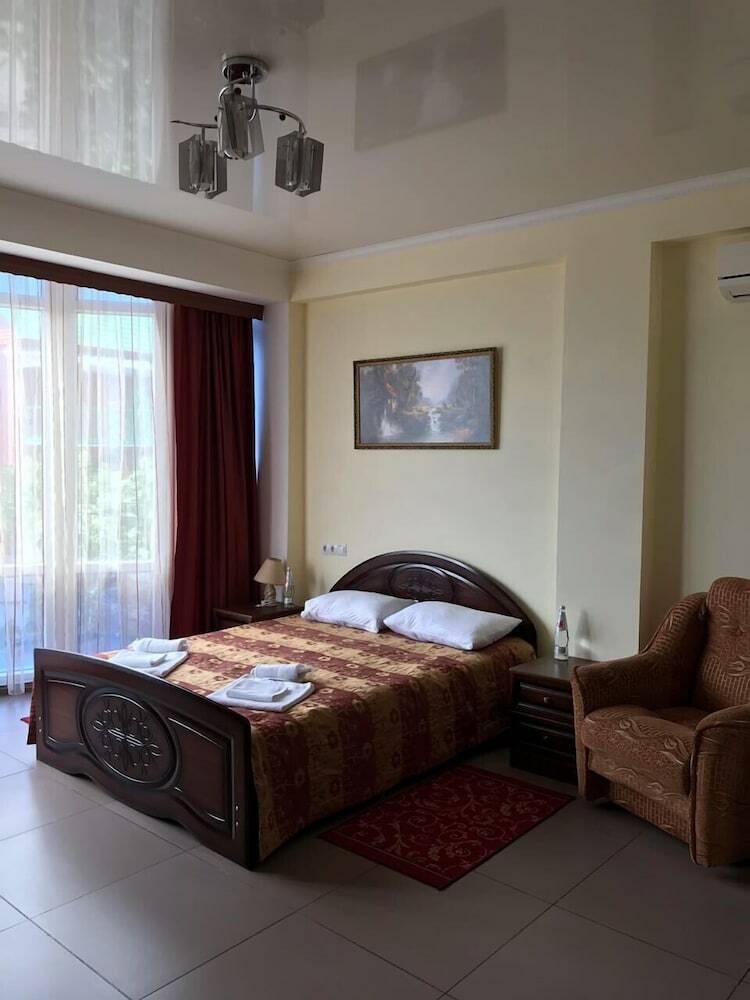 Hostal Kavkaz Hotel