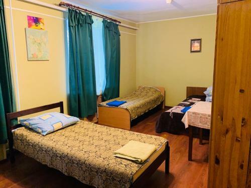 Hostal Raduga Guest House