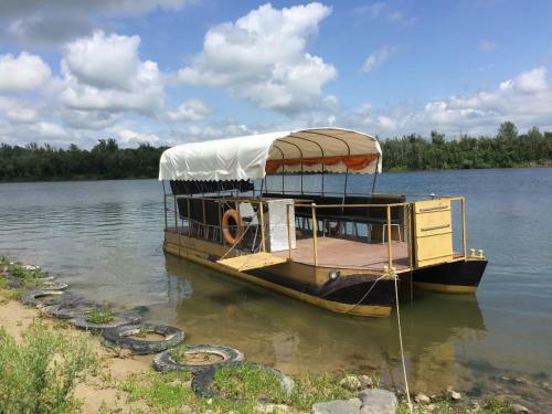Hotel Rybolovnaya Baza Barkas