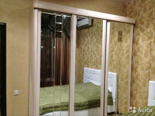 Apartment On Ulitsa Roz 115 / 1