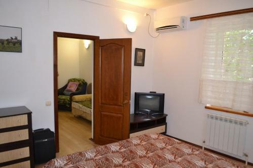 Hostal Cruise Guesthouse