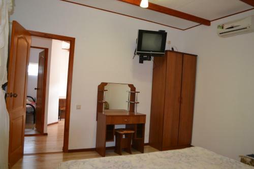 Hostal Cruise Guesthouse
