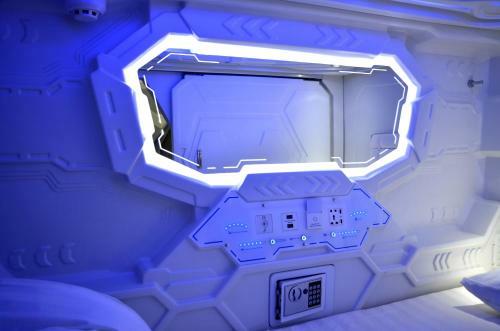 Capsule Hotel Zodiac