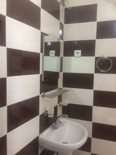 Hostal Azalia Guest House