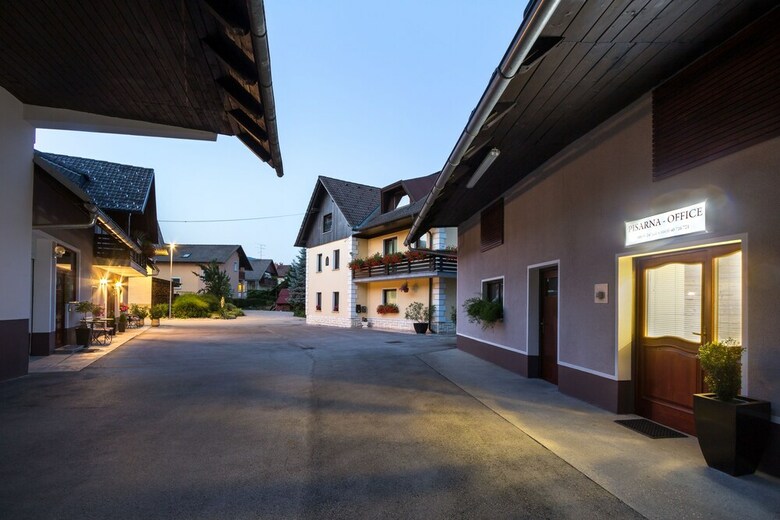Bed & Breakfast Rooms & Apartments Kepic