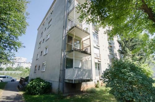 Apartment Near The Train Station