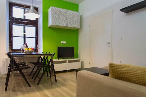 Pretty & Modern Apartment By The River