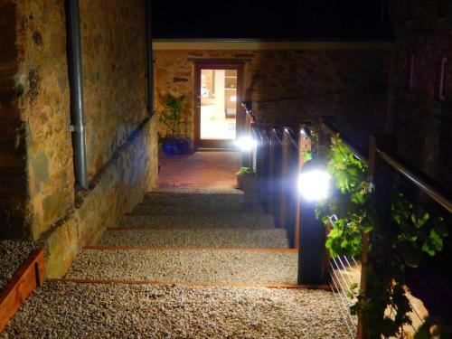 Bed & Breakfast Morialta Barns