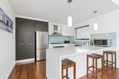Beach & Golf Stays, Australia