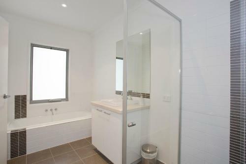 Beach & Golf Stays, Australia