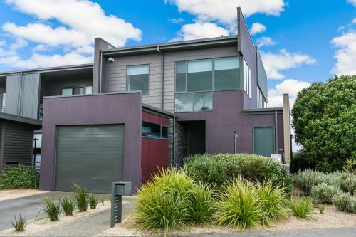 Beach & Golf Stays, Australia