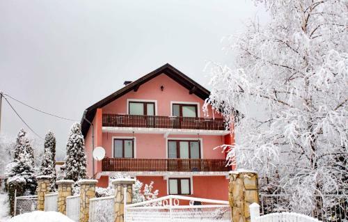 Lodge Guesthouse Sadrvan Ravne