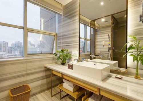 Fuqing Golden Eagle Days Hotel