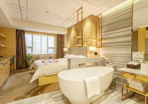 Fuqing Golden Eagle Days Hotel