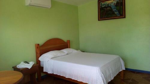 Hotel Cabinas El Tropico