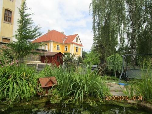 Hostal Fara Choustn�kovo Hradi?t?