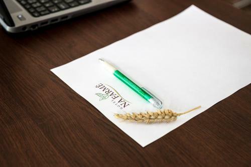 Hotel Na Farm? Cho?ovice