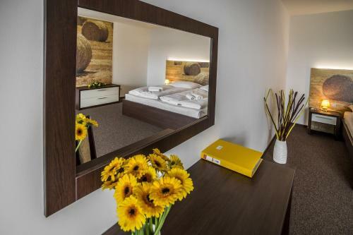 Hotel Na Farm? Cho?ovice