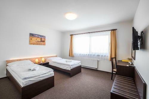 Hotel Na Farm? Cho?ovice