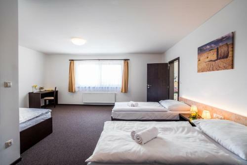 Hotel Na Farm? Cho?ovice