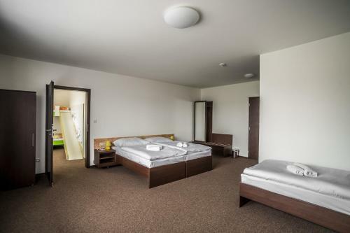 Hotel Na Farm? Cho?ovice