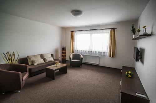 Hotel Na Farm? Cho?ovice