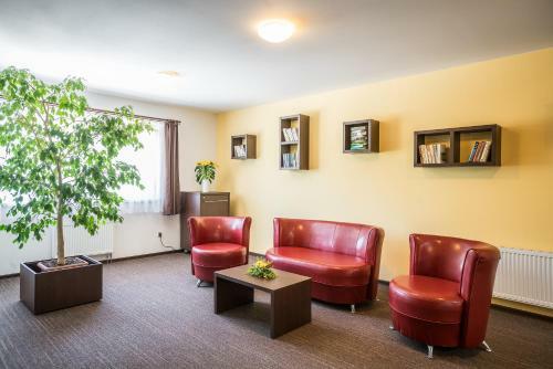 Hotel Na Farm? Cho?ovice