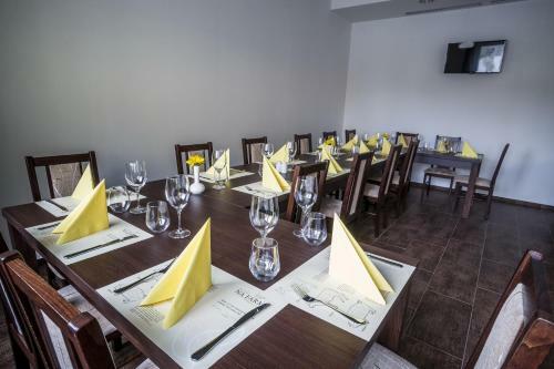 Hotel Na Farm? Cho?ovice