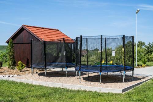 Hotel Na Farm? Cho?ovice