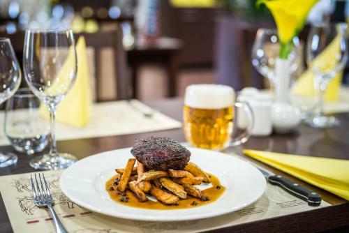 Hotel Na Farm? Cho?ovice