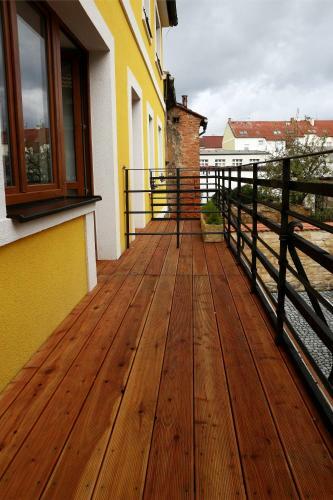 Apartments & Suites ?lut� Hru?ka