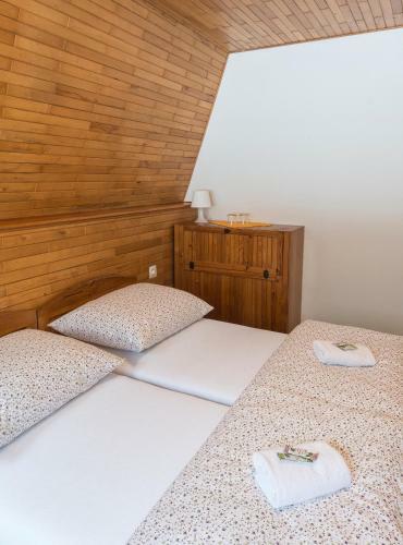 Hotel Rekrea?n� Are�l Pod ?aumburkem