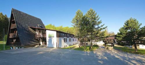 Hotel Rekrea?n� Are�l Pod ?aumburkem