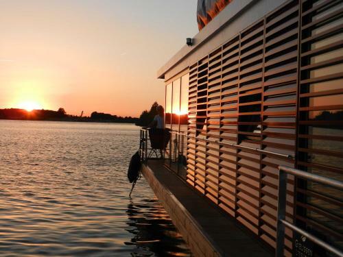 Floating 44 Xanten _ Haustiere Moe