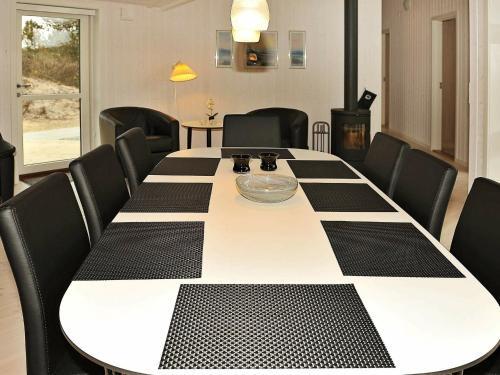 Four-bedroom Holiday Home In Henne 6