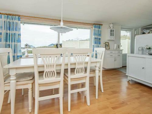 Three-bedroom Holiday Home In Henne 8