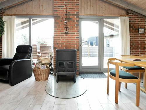 Three-bedroom Holiday Home In Henne 13