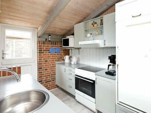 Three-bedroom Holiday Home In Henne 13