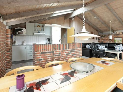 Three-bedroom Holiday Home In Henne 13