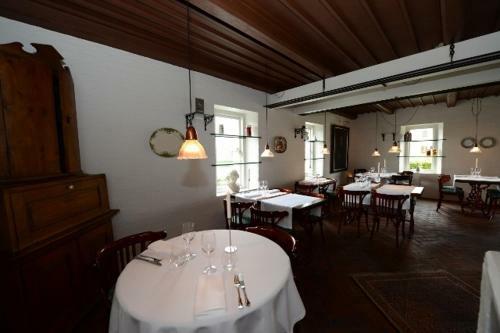 Hotel And Restaurant Fru Larsen
