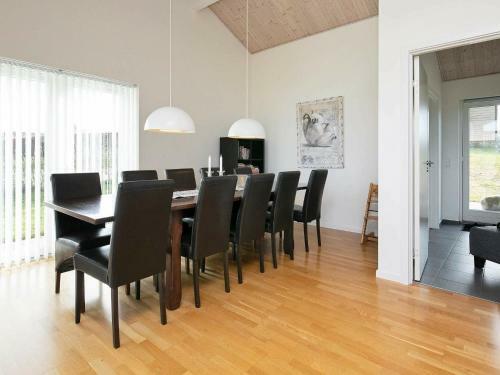 Three-bedroom Holiday Home In Fr�rup 7