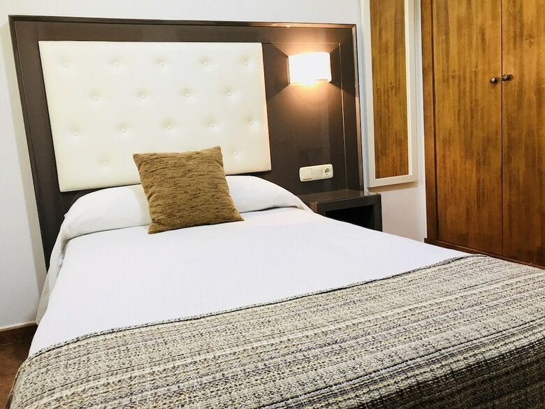 Hostal El Jardin De Las Eras